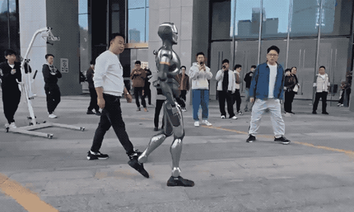 变的足球市